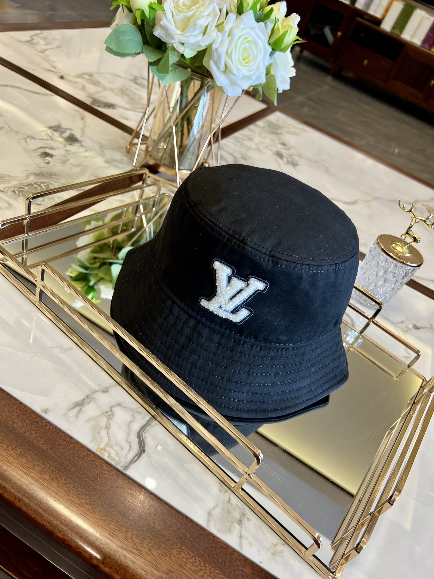 LV hat model 32